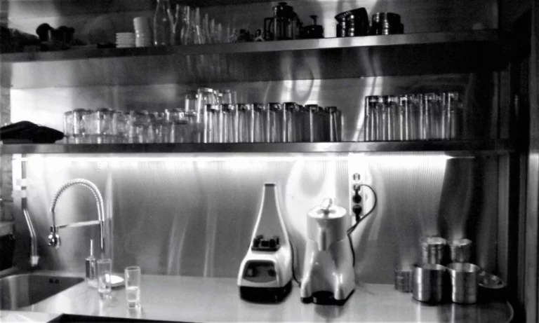 Εξατομικευμένη κατασκευή ραφιών κουζίνας από ανοξείδωτο χάλυβα