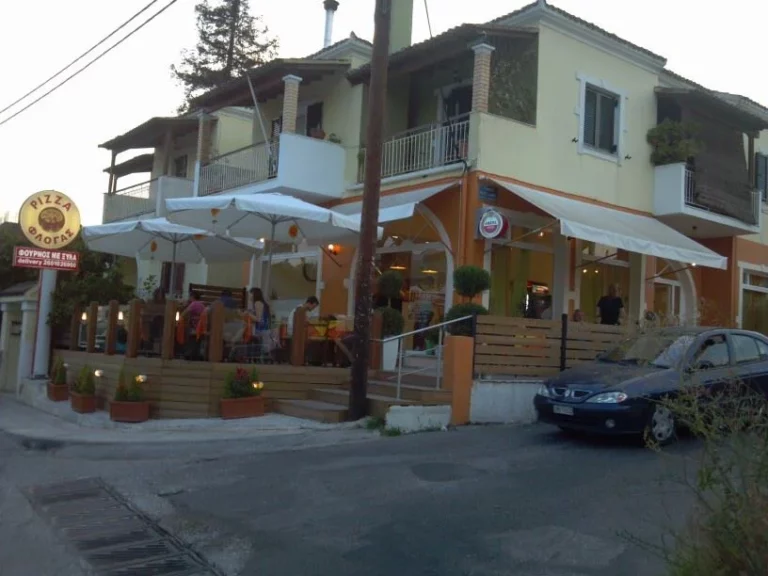 Κατασκευή μεταλλικής περίφραξης με ξύλινα χωρίσματα και κατασκευή και εγκατάσταση ανοξείδωτου κάγκελου