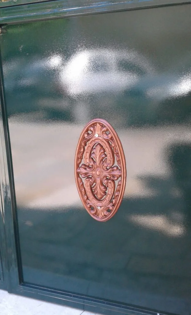 Διακοσμητικό για μεταλλική πόρτα