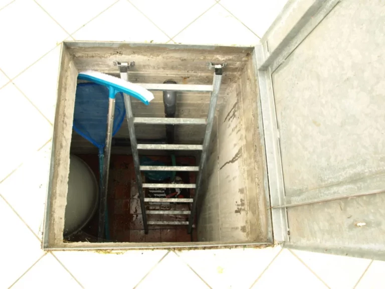 Γαλβανιζέ κάλυμμα φρεατίου πισίνας. Βάση.