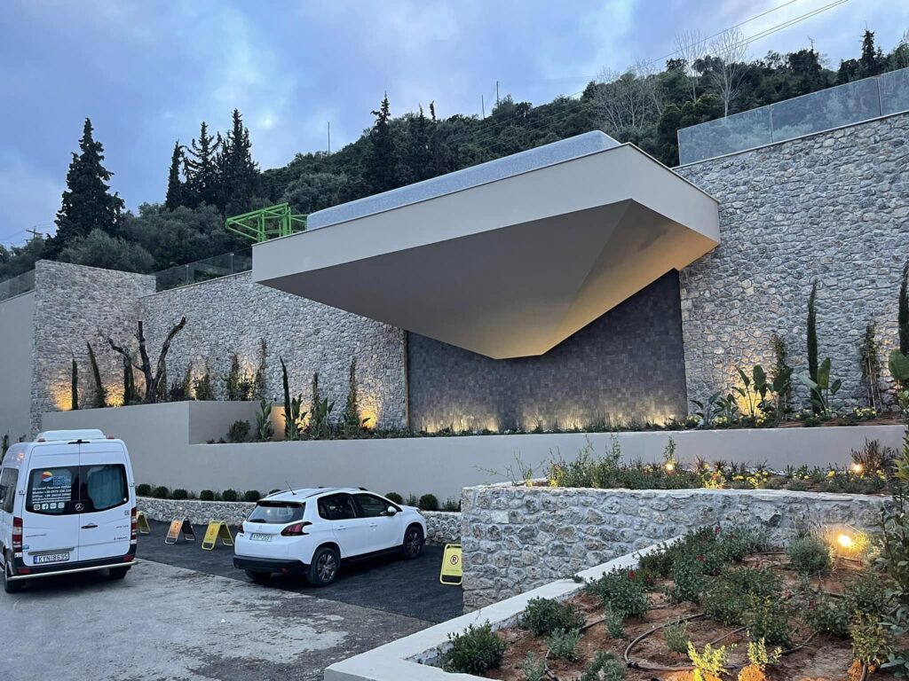 Βάση στήριξης κατασκευής κάτω από πισίνα